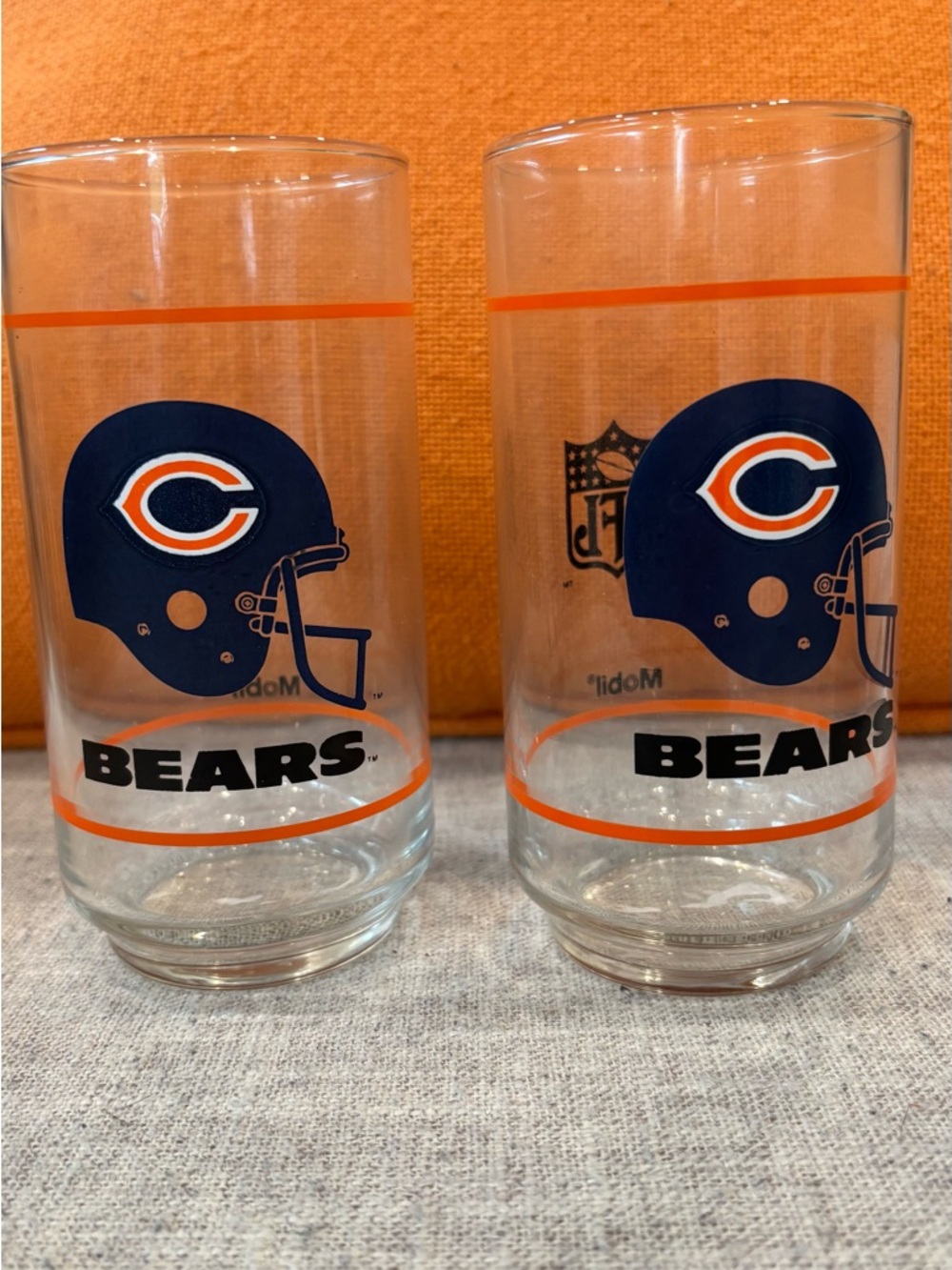 VINTAGE NFL Chicago Bears GLASS Beer Drink Glassware Mobil Gas Nice Set Of 2